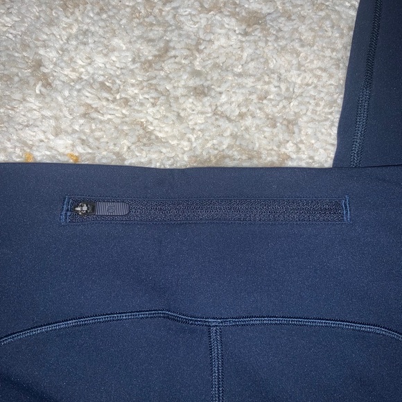 Lululemon Navy Wunder Under 28” Luxtreme Size 6 - Picture 2 of 3